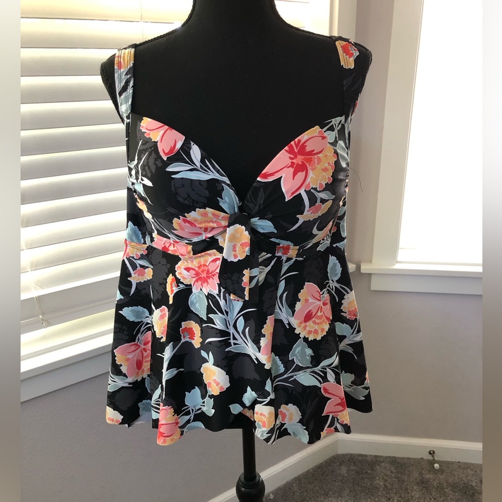 Torrid swim top size 1. Built in bra.